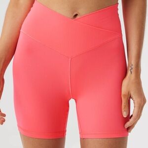 OFFLINE By Aerie Size Medium High Waisted Crossover Bike Short